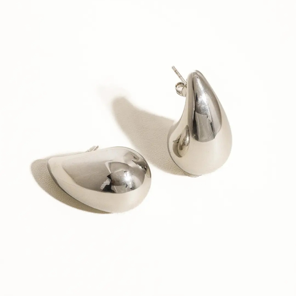 NWT 18k White Gold Plated Droplet Earrings